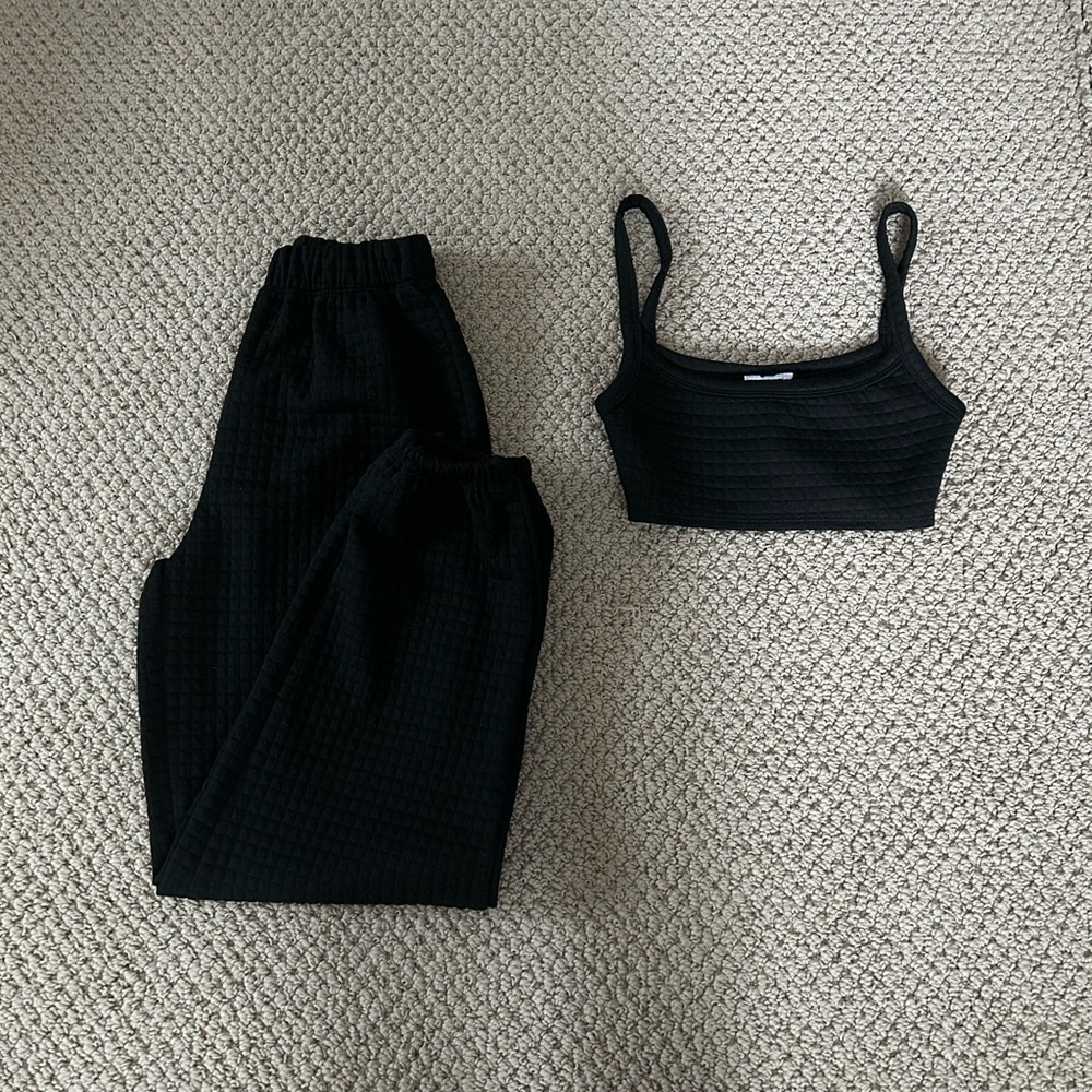 Arabella set in black